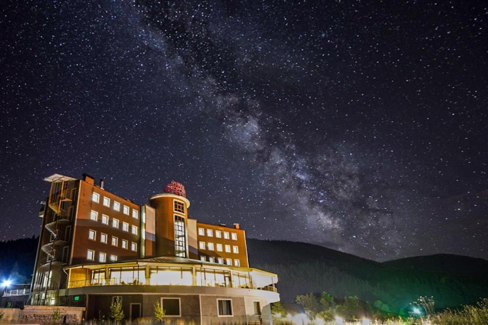 Black Forest Hotel Savsat Luaran gambar